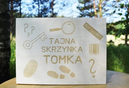 skrzynka-na-skarby-z-imieniem-zamykana-na-klodke-Kod-producenta-Taj.jpg
