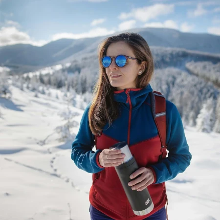 esbit-sculptor-isolierflasche-schwarz-vfsc-bk-beim-ski.webp