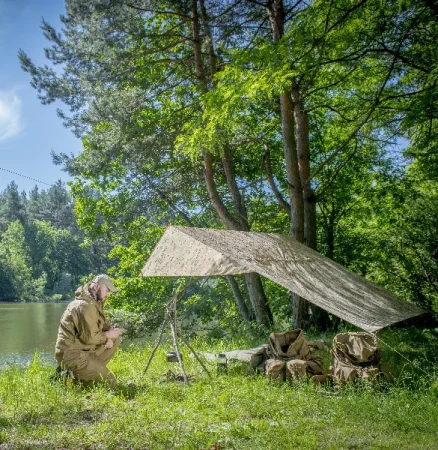 big_plachta-biwakowa-helikon-supertarp-tarp-camogrom-rozstawiony.webp