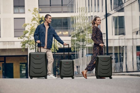 653635-walizka-kabinowa-WENGER-Prymo-Carry-On-poliweglan-36-43-l-szara-Plec-produkt-uniseks.jpeg