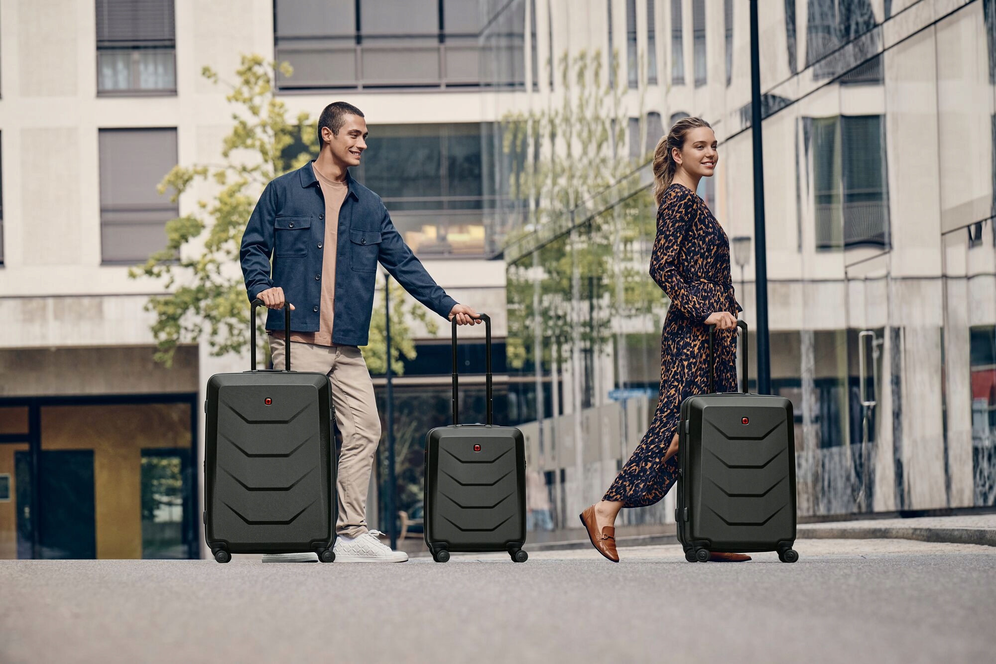 653635-walizka-kabinowa-WENGER-Prymo-Carry-On-poliweglan-36-43-l-szara-Plec-produkt-uniseks.jpeg